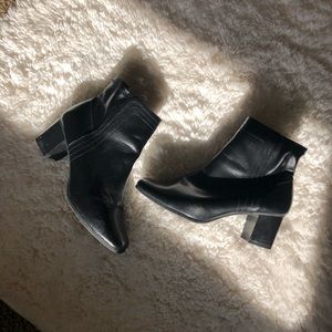 Covington Size 8W Black Boots